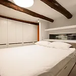 Riviera Di Chiaia 155